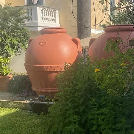 Villino Gregoraci Relais Bed & Breakfast 3*