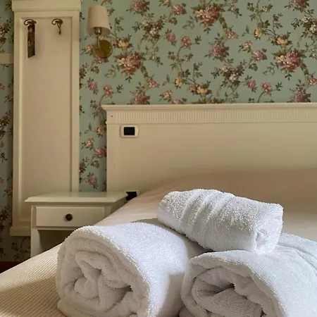 Villino Gregoraci Relais Bed & Breakfast 3*