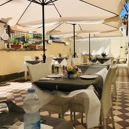 Villino Gregoraci Relais Alojamento de Acomodação e Pequeno-almoço 3*