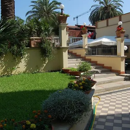 Alojamento de Acomodação e Pequeno-almoço Villino Gregoraci Relais 3*